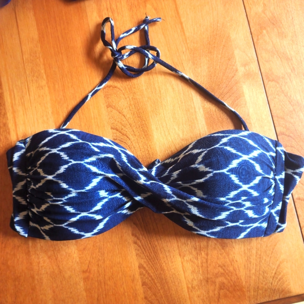 Robin Piccone Navy Blue & Cream Bikini Top, Med. Removable Straps Halter